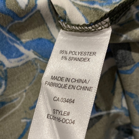 Ricki’s | Woman’s Sleeveless Blue and Dark Green Print Blouse - Size XS - Picture 5 of 5